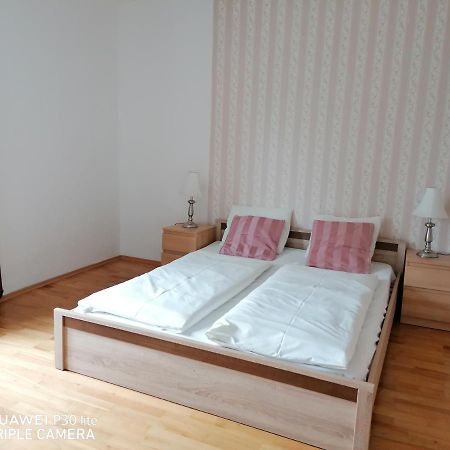 Fukas Apartments Nitra Extérieur photo