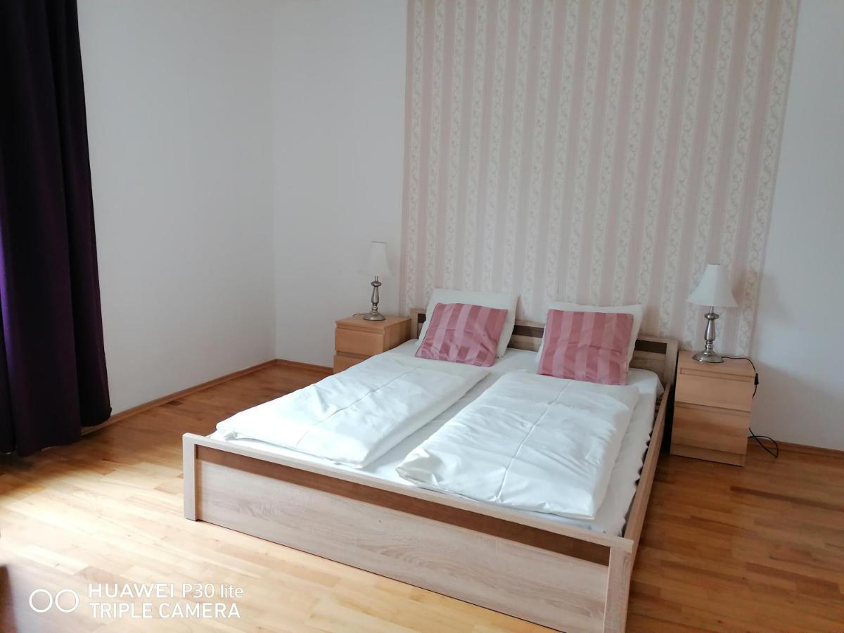 Fukas Apartments Nitra Extérieur photo